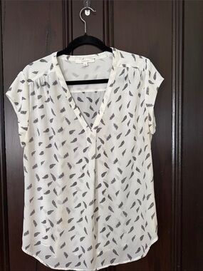 fun2fun White V-Neck Feather Print Cap Sleeve Blouse